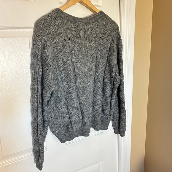 Vero Moda Gray Cable Knit Sweater - Women’s Large - Picture 4 of 7